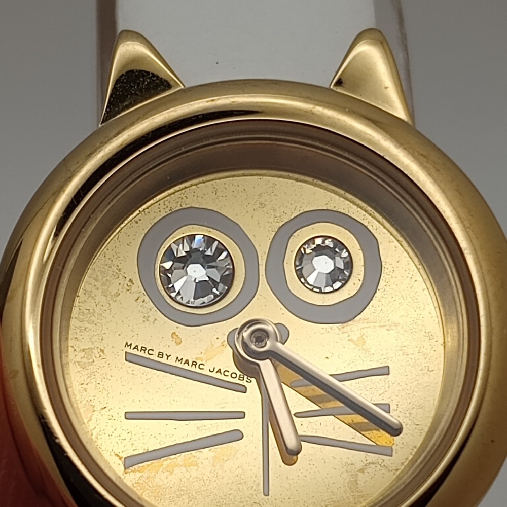 Marc by Marc Jacobs Cat Face Watch Gold Tone White Leather 22.5mm New Battery‎ - Picture 3 of 16